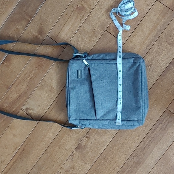 Unisex URBANI shoulder Nylon messenger tablet crossbody bag - Picture 2 of 10